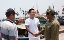 Tuấn Hưng quyên góp 300 triệu cho ngư dân Hà Tĩnh