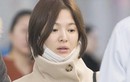 Song Hye Kyo lộ gương mặt "thèm ngủ" ở sân bay