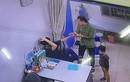 Bác sĩ bệnh viện Xanh Pôn bị người nhà bệnh nhi đấm liên tiếp vào mặt