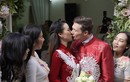 Hoàng Oanh khóa môi chồng Tây ngọt ngào trong lễ rước dâu