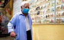 Cụ ông 81 tuổi mò mẫm tìm tro cốt 3 người thân ở chùa Kỳ Quang 2