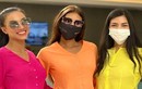 Hậu Miss Universe, Kim Duyên tặng áo bà ba cho hội bạn thân
