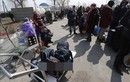 Ukraine tạm ngừng sơ tán dân thường khỏi miền Đông