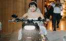 Độc đáo cô dâu lái mô tô, ngồi cần cẩu 10m vào lễ đường