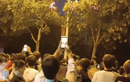Video: Một sinh viên năm nhất bị trói vào cột đèn ở trường