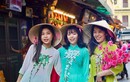 Các cô gái trẻ "bắt trend" chụp ảnh áo dài đón Tết