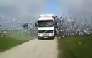 Clip hàng triệu con chim bay ra từ xe tải