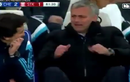 Phản ứng hài hước của Mourinho trong trận gặp Stoke City