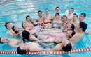 SV Thủy lợi mặc bikini chụp ảnh kỷ yếu “quẩy tung” bể bơi