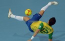 Pha ngả bàn đèn từ góc sút khó tin trên sân futsal