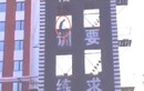 Lính Trung Quốc leo lên tòa nhà 3 tầng trong 10 giây