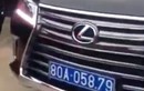 Xe sang Lexus đầu đeo biển xanh, đuôi đeo biển trắng