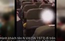 Video: Khách nam 'xối xả' chửi bới, lăng mạ tiếp viên trưởng trên máy bay