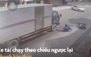 Video: Người chạy xe máy suýt chết khi va vào ôtô quay đầu bất cẩn