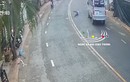 Video: Nam thanh niên băng qua đường, lao thẳng đầu xe khách