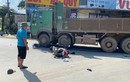 Hoà Bình: Xe máy va chạm ô tô tải, cô gái trẻ tử vong