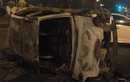 Hà Nội: Đang lưu thông, ô tô bất ngờ nổ lốp, cháy trơ khung 