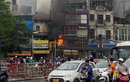 Cháy cửa hàng quần áo trên phố Lê Duẩn, cột khói bốc cao 
