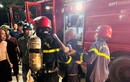 Thanh Hóa: Giải cứu người đàn ông cố thủ bên trong ngôi nhà đang cháy
