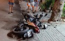 Hà Nội: Xe máy lao vào gốc cây khiến 2 nam thanh niên tử vong