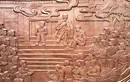 Chiêm ngưỡng bức phù điêu 'Bác Hồ nói lời bất hủ' tại Đền Hùng