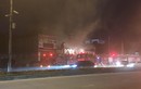 Hải Dương: Quán karaoke Dragon cháy lớn nhiều giờ, 5 xe cứu hỏa căng mình dập lửa