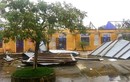 Video: Bệnh viện, trường học tốc mái do bão số 13 Vamco