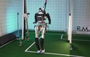 UCLA phát triển robot hình người có thể chạy, nhảy và đá bóng