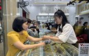 Hà Tĩnh: Người dân đổ xô đi mua vàng trong ngày Vía Thần Tài