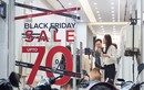 Trời trở lạnh các cửa hàng quần áo dịp Black Friday hút khách