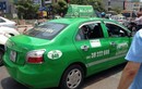 Taxi Mai Linh đâm CSGT, dân ném đá mới chịu dừng