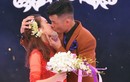Hiệp Gà đắm đuối hôn vợ thứ ba trong đám cưới