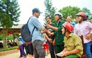 Làm từ thiện, Phan Anh “hạ gục” các anh hùng bàn phím