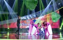 Phi Thanh Vân ngã quỵ trên sân khấu khiến Việt Hương “rụng tim“
