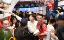 Noo Phước Thịnh toát mồ hôi vì bị fan vây kín tại Hà Nội