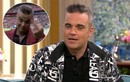Robbie Williams thanh minh vụ giơ “ngón tay thối” tại khai mạc World Cup 
