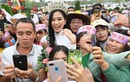 Hoa hậu Đỗ Thị Hà được chào đón nồng nhiệt khi về quê Thanh Hóa