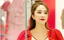 Diễn viên Quỳnh Nga đẹp gợi cảm với váy đỏ rực