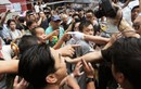 Người dân Hồng Kông ẩu đả với người biểu tình