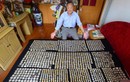 Cụ ông 78 tuổi chịu chơi, sắm 1600 chiếc đồng hồ
