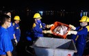 Xem ảnh 200 tấn cá chết ở Hồ Tây được đưa đi đâu?