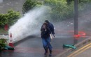 Cảnh báo nguy hiểm cơn bão số 6 đổ vào Hong Kong 