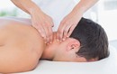 Massage cổ thư giãn, quý ông Ấn Độ bỗng nhiên đột quỵ 