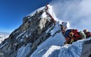 'Tắc đường' lên đỉnh Everest, người leo núi đối mặt tử thần