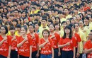 12.000 bạn trẻ xếp hình cờ đỏ sao vàng tại Mỹ Đình