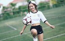 “Bạn gái Sơn Tùng MTP” trổ tài tâng bóng trên sân cỏ