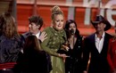 Adele thắng lớn tại Grammy 2017 với 5 giải chính