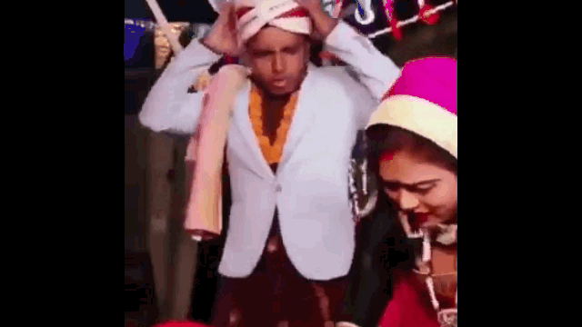 Video: Cô dâu vừa ngất xỉu, chú rể liền bỏ trốn khỏi hôn lễ