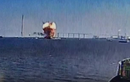 Video: Tàu chở dầu bất ngờ phát nổ, bốc cháy ngùn ngụt trên sông