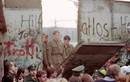 Ảnh để đời ghi dấu Bức tường Berlin sụp đổ năm 1989